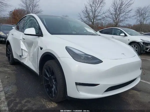 7SAYGDEE7SA340812 2025 TESLA MODEL Y - Image 1