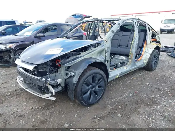 7SAYGDEE7SA358243 2025 TESLA MODEL Y - Image 2
