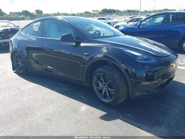 7SAYGDEE7SA358274 2025 TESLA MODEL Y - Image 1