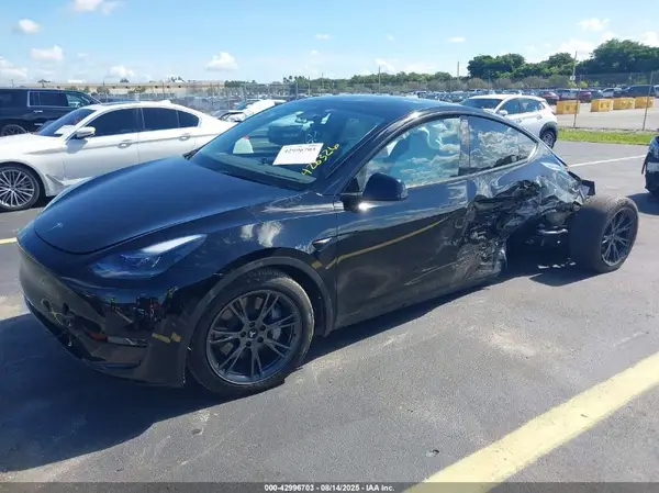 7SAYGDEE7SA358274 2025 TESLA MODEL Y - Image 2