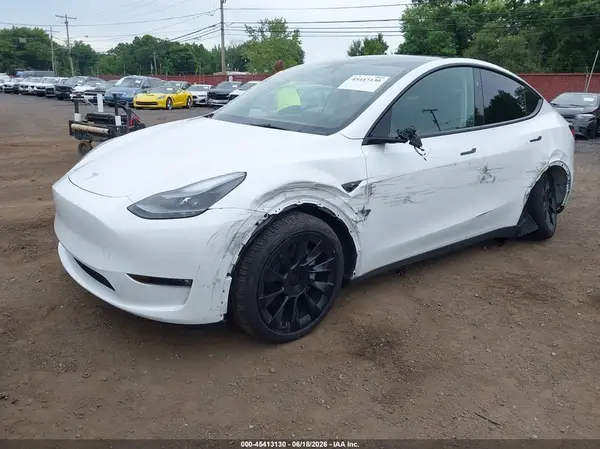 7SAYGDEE7SF220138 2025 TESLA MODEL Y - Image 2