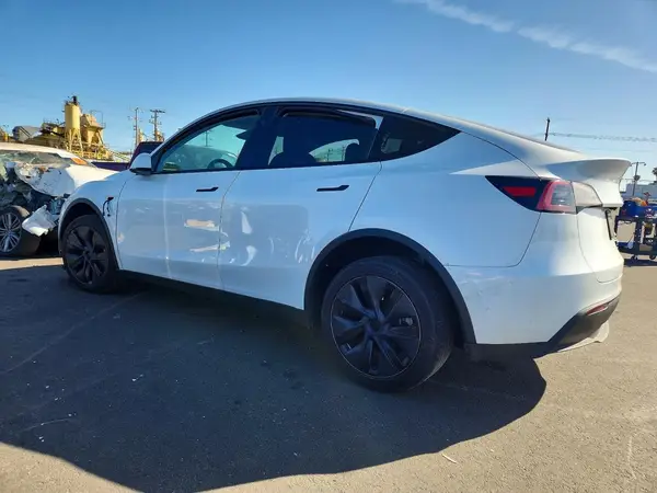 7SAYGDEE7SF238154 2025 TESLA MODEL Y - Image 2