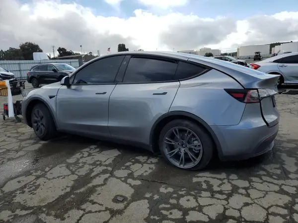 7SAYGDEE7SF240633 2025 TESLA MODEL Y - Image 2