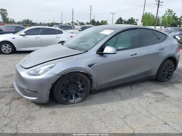 7SAYGDEE7SF247212 2025 TESLA MODEL Y - Image 2
