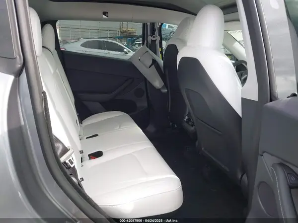 7SAYGDEE7SF247212 2025 TESLA MODEL Y - Image 8