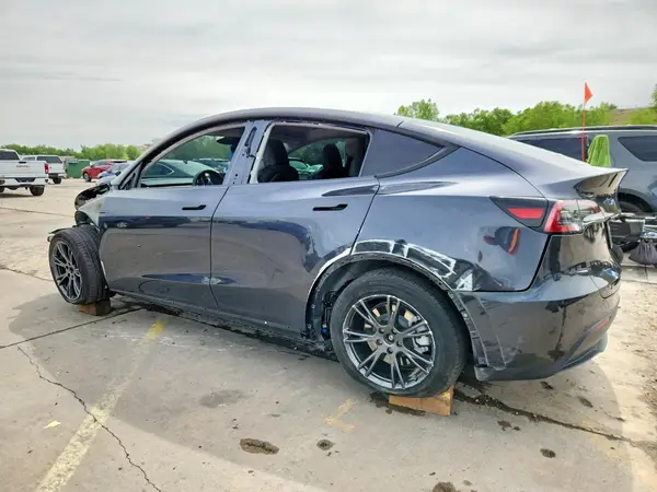 7SAYGDEE7SF258968 2025 TESLA MODEL Y - Image 2