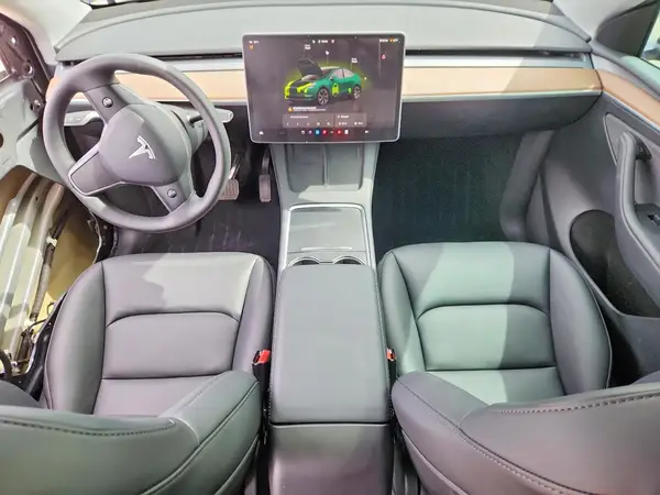 7SAYGDEE7SF258968 2025 TESLA MODEL Y - Image 8