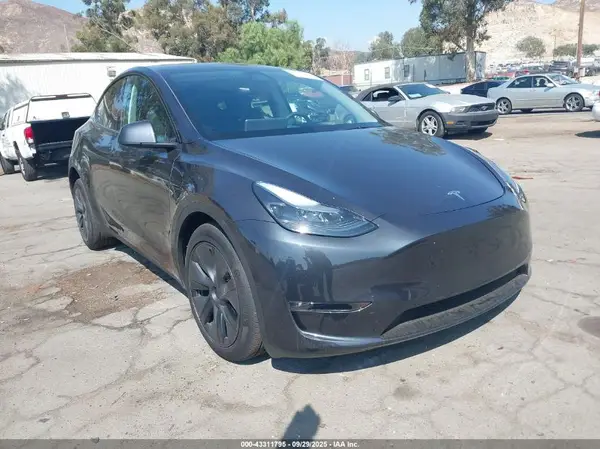 7SAYGDEE7SF259263 2025 TESLA MODEL Y - Image 1