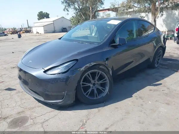 7SAYGDEE7SF259263 2025 TESLA MODEL Y - Image 2