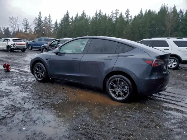 7SAYGDEE7SF264995 2025 TESLA MODEL Y - Image 2