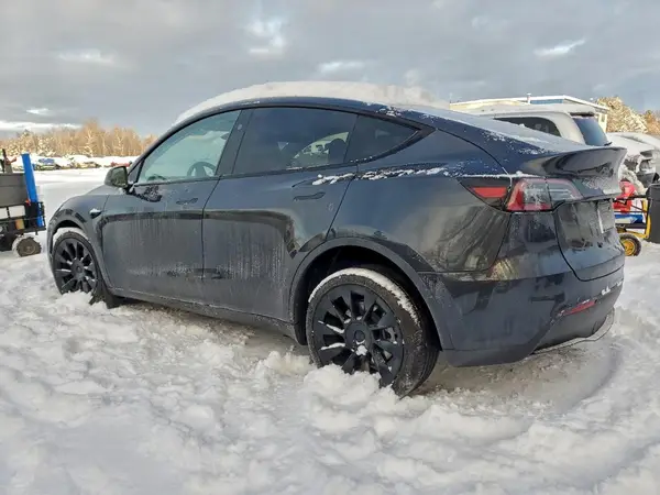 7SAYGDEE7SF275673 2025 TESLA MODEL Y - Image 2