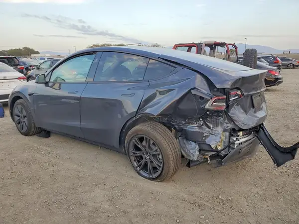 7SAYGDEE7SF280758 2025 TESLA MODEL Y - Image 2