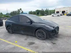 7SAYGDEE7SF302130 2025 TESLA MODEL Y