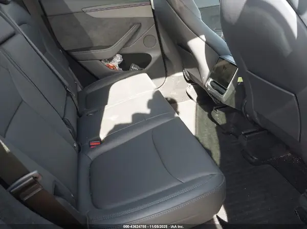 7SAYGDEE7TA387775 2026 TESLA MODEL Y - Image 8