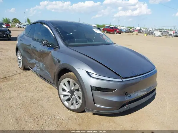 7SAYGDEE7TA405272 2026 TESLA MODEL Y - Image 1