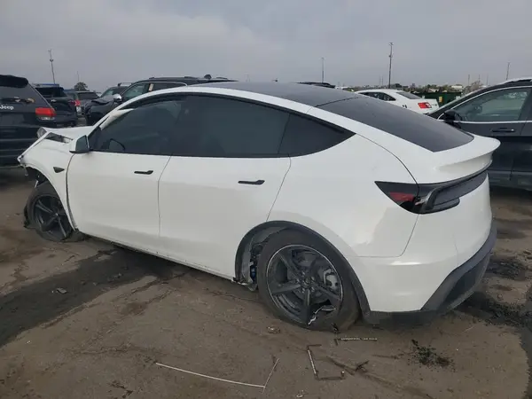 7SAYGDEE7TA414036 2026 TESLA MODEL Y - Image 2