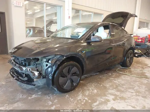 7SAYGDEE7TA472261 2026 TESLA MODEL Y - Image 2