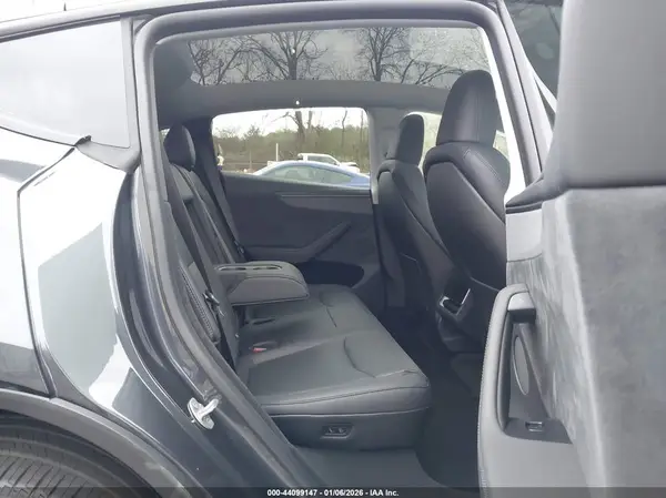 7SAYGDEE7TA597020 2026 TESLA MODEL Y - Image 8