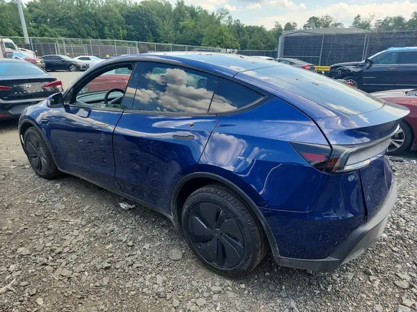 7SAYGDEE7TA666014 2026 TESLA MODEL Y - Image 2