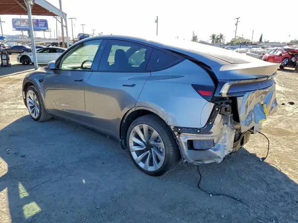 7SAYGDEE7TF327014 2026 TESLA MODEL Y - Image 2