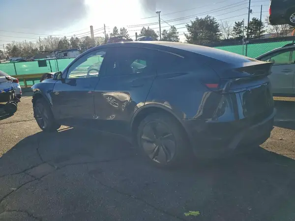 7SAYGDEE7TF335775 2026 TESLA MODEL Y - Image 2