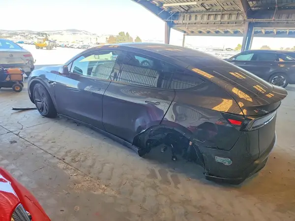 7SAYGDEE7TF346436 2026 TESLA MODEL Y - Image 2