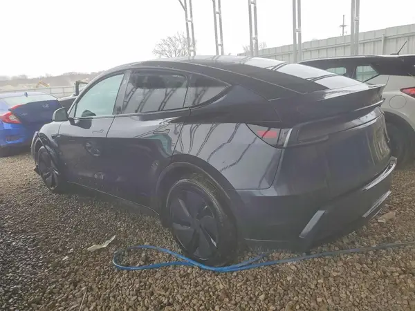 7SAYGDEE7TF438629 2026 TESLA MODEL Y - Image 2