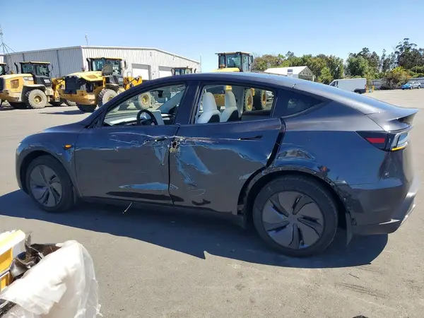7SAYGDEE7TF451395 2026 TESLA MODEL Y - Image 2
