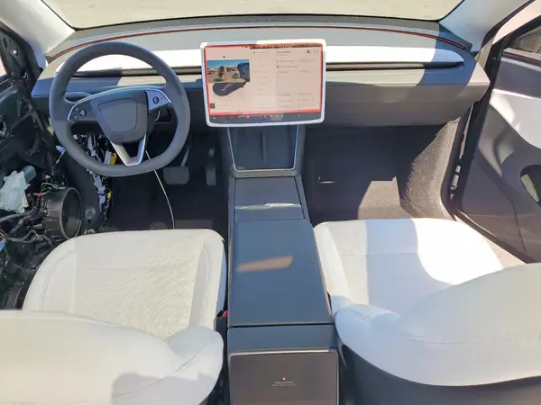 7SAYGDEE7TF451395 2026 TESLA MODEL Y - Image 8