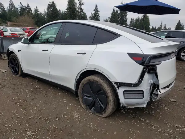 7SAYGDEE7TF554607 2026 TESLA MODEL Y - Image 2