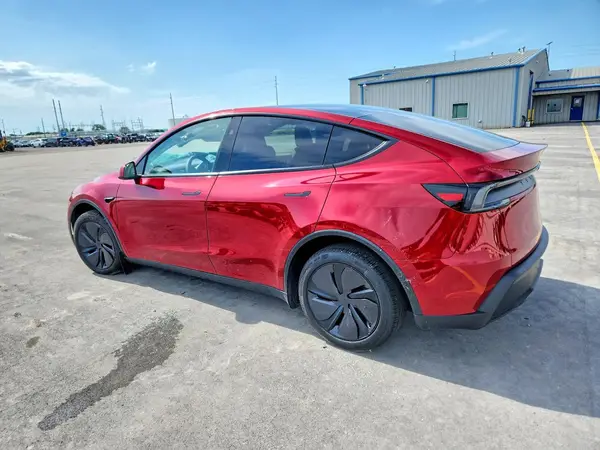 7SAYGDEE7TF558348 2026 TESLA MODEL Y - Image 2
