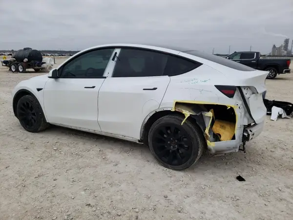 7SAYGDEE8NA000900 2022 TESLA MODEL Y - Image 2