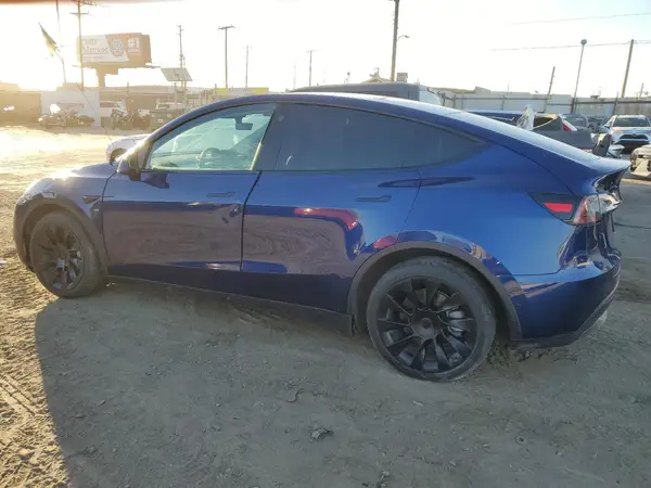 7SAYGDEE8NA003845 2022 TESLA MODEL Y - Image 2