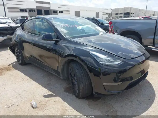 7SAYGDEE8NA004042 2022 TESLA MODEL Y - Image 1