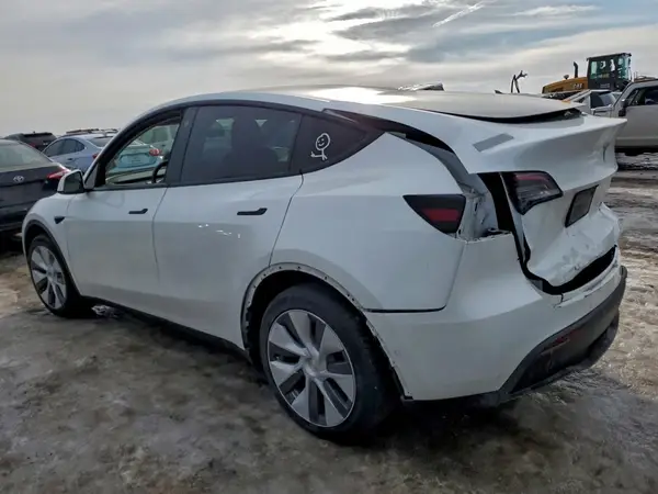 7SAYGDEE8NA009712 2022 TESLA MODEL Y - Image 2