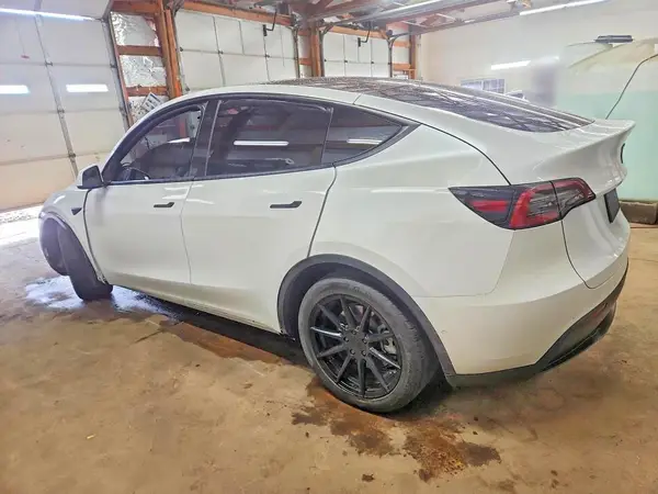 7SAYGDEE8NA012092 2022 TESLA MODEL Y - Image 2
