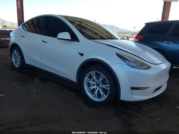 7SAYGDEE8NA012383 2022 TESLA MODEL Y - Image 1