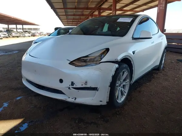 7SAYGDEE8NA012383 2022 TESLA MODEL Y - Image 2
