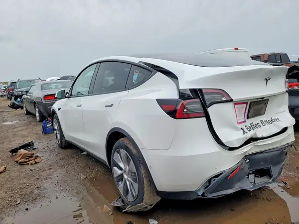 7SAYGDEE8NA012920 2022 TESLA MODEL Y - Image 2
