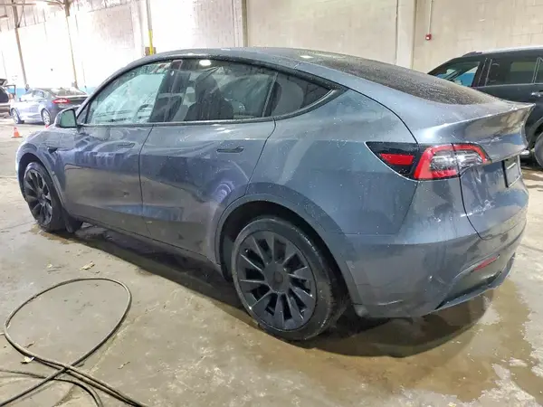 7SAYGDEE8NA013873 2022 TESLA MODEL Y - Image 2