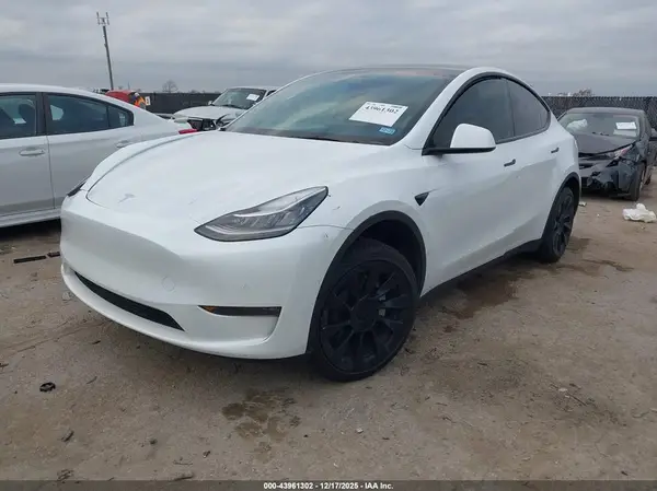 7SAYGDEE8NA014232 2022 TESLA MODEL Y - Image 2