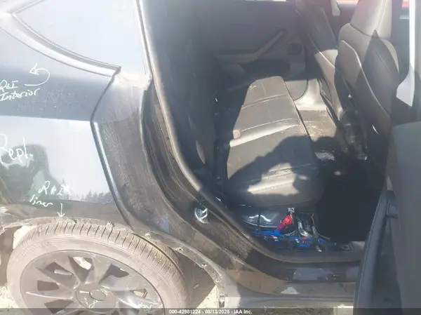 7SAYGDEE8NA016899 2022 TESLA MODEL Y - Image 8