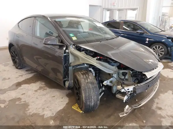 7SAYGDEE8NA017194 2022 TESLA MODEL Y - Image 1