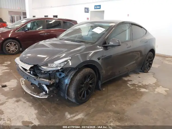 7SAYGDEE8NA017194 2022 TESLA MODEL Y - Image 2