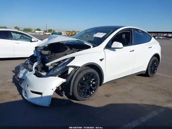 7SAYGDEE8NA017647 2022 TESLA MODEL Y - Image 2
