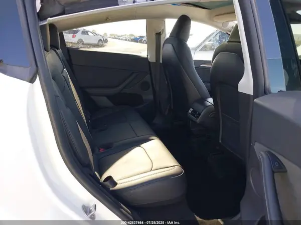 7SAYGDEE8NA017647 2022 TESLA MODEL Y - Image 8