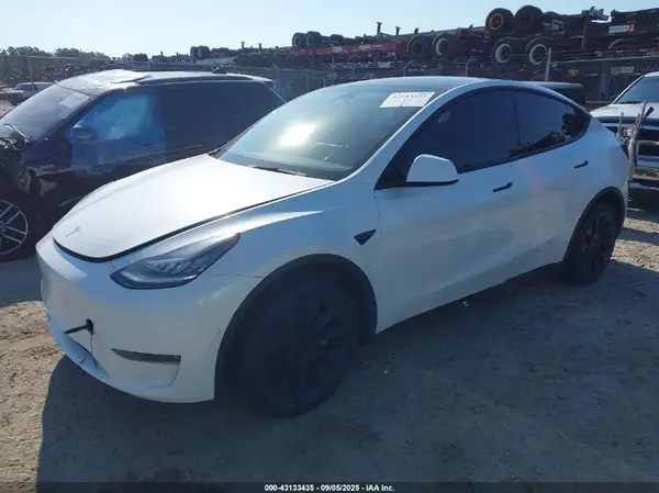 7SAYGDEE8NA018670 2022 TESLA MODEL Y - Image 2