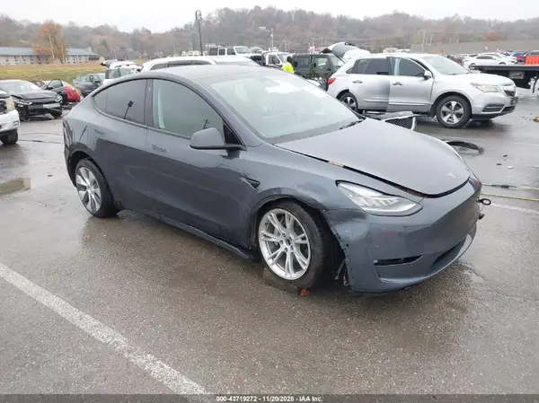 7SAYGDEE8NA019026 2022 TESLA MODEL Y - Image 1