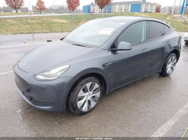7SAYGDEE8NA019026 2022 TESLA MODEL Y - Image 2