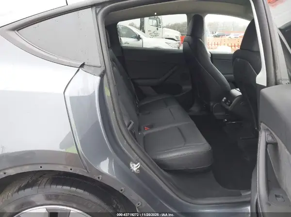 7SAYGDEE8NA019026 2022 TESLA MODEL Y - Image 8